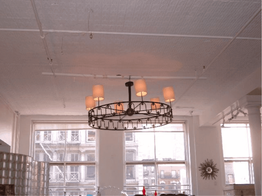 Galerie de Beyrie, New York, 1998 : important lustre sinusoïdal de Jean Royère