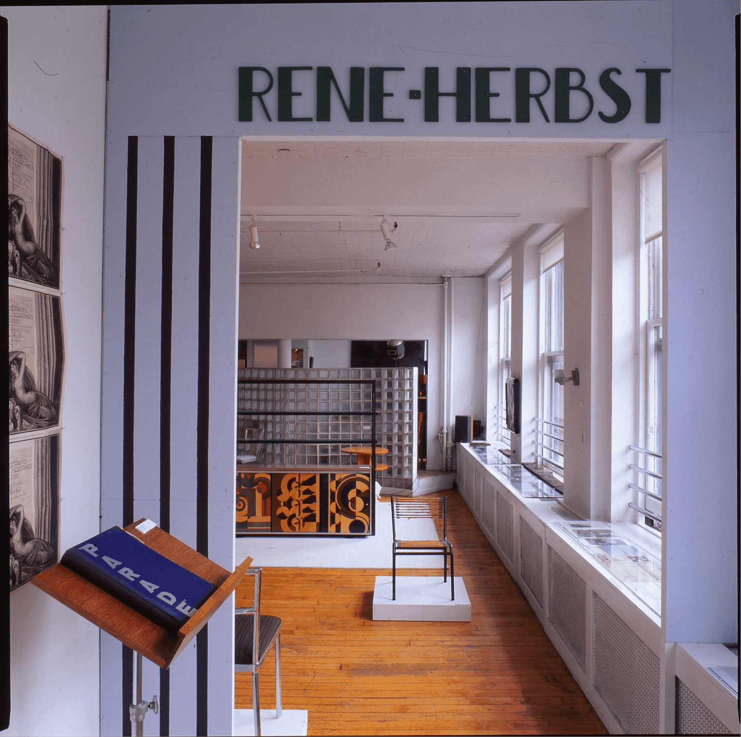 Galerie de Beyrie, New York, 1999 : Exposition « La Maison de René Herbst »