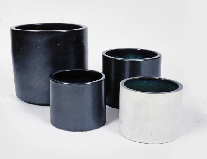 Les Cylindres, c. 1955 : céramique émaillée noir à l’oxyde de cuivre, intérieur vert