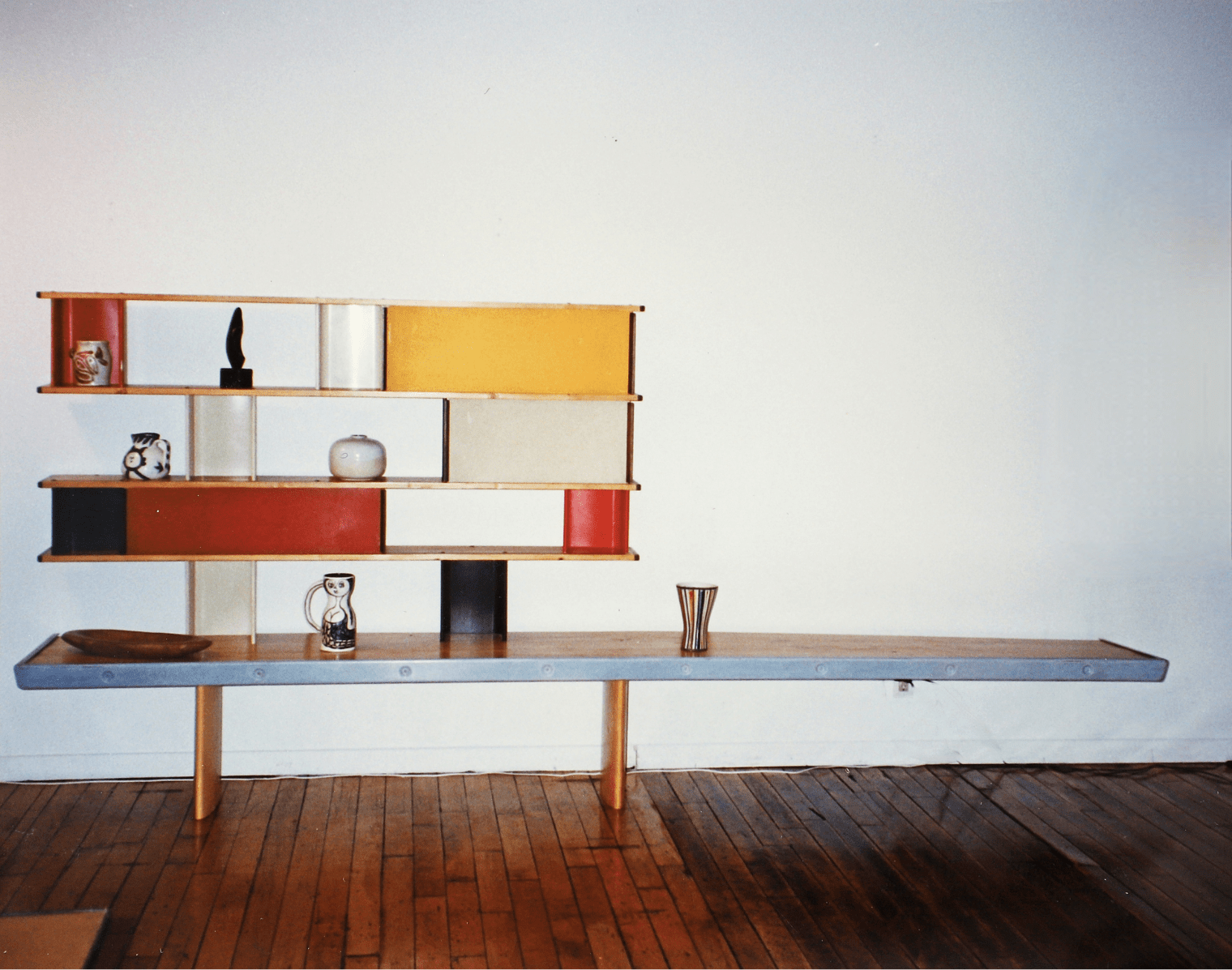 Galerie de Beyrie, New York , 1998 : Charlotte Perriand, Georges Jouve, Alexandre Noll, Roger Capron