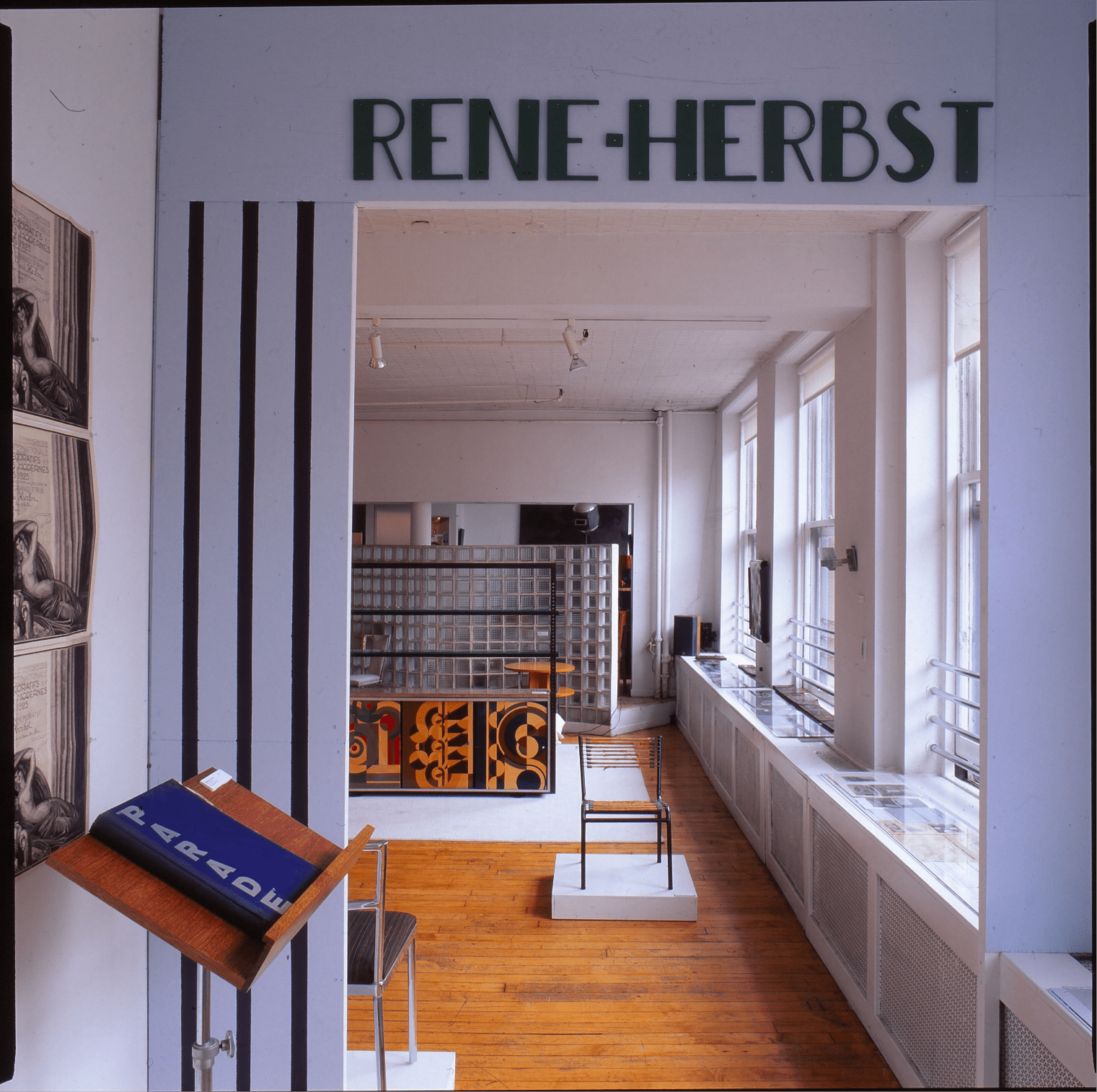 Galerie de Beyrie, New York, 1999 : Exposition « La Maison de René Herbst »